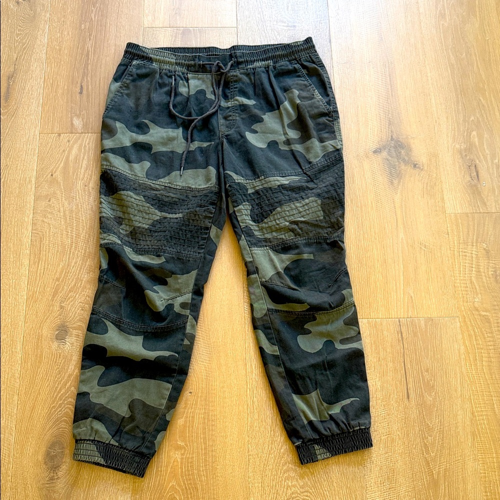 American Rag Men's Green Camouflage Cargo Pants Sz L